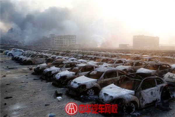 天津市濱海新區(qū)爆炸,汽車燒焦慘狀已無法形容（圖）@chinaadec.com