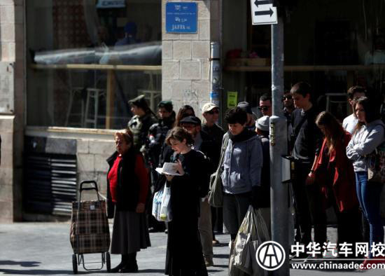 以色列高速公路上全體民眾下車默哀@m.p747qisn.cn