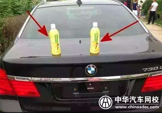 大學(xué)校門口車頂放瓶飲料原來是啪啪啪交易！@chinaadec.com