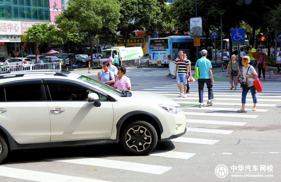 即日起，機(jī)動車不禮讓行人罰款200元 記3分@chinaadec.com